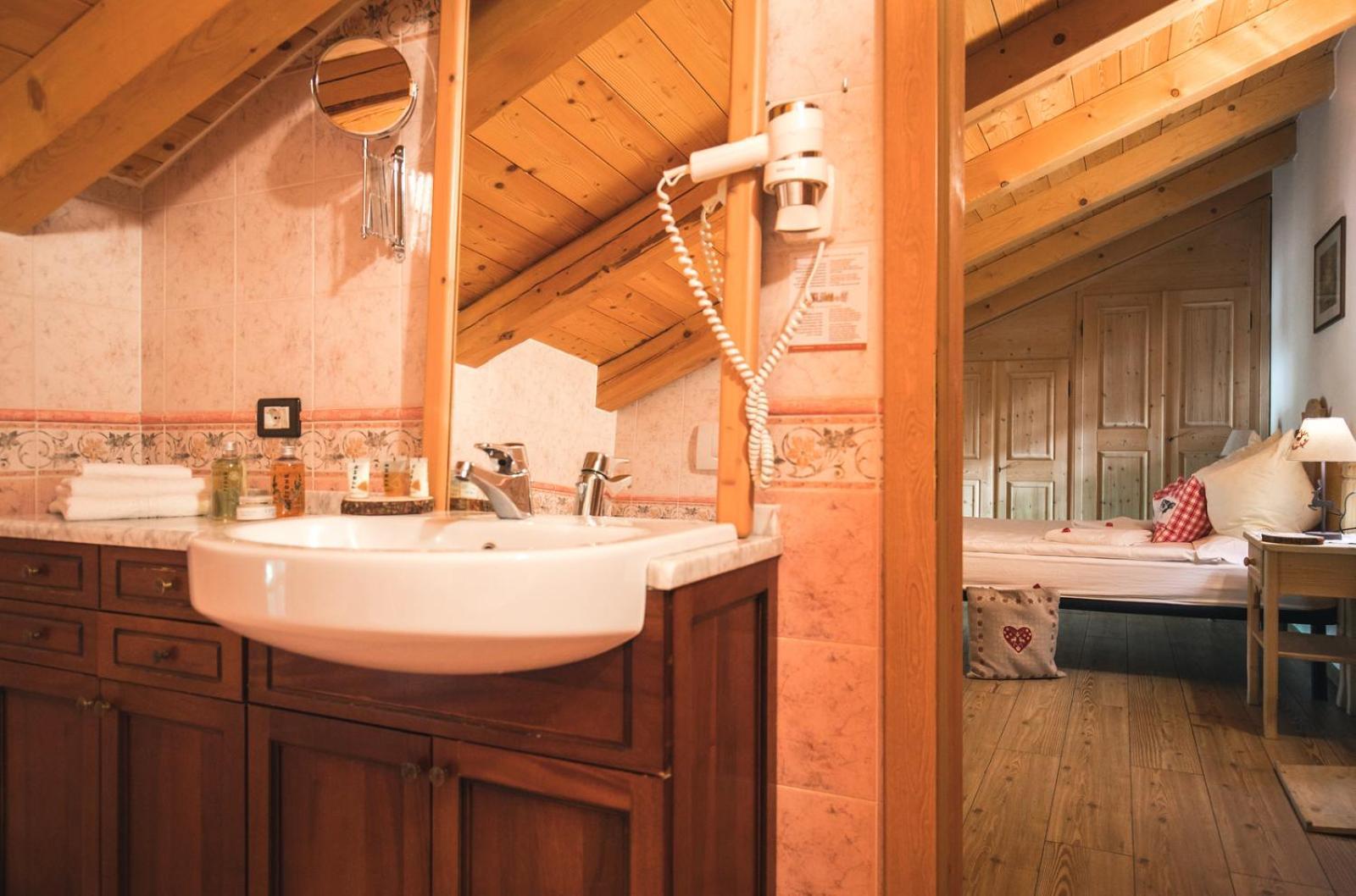 Chalet Alpenrose Bio Wellness Naturhotel Cogolo Esterno foto